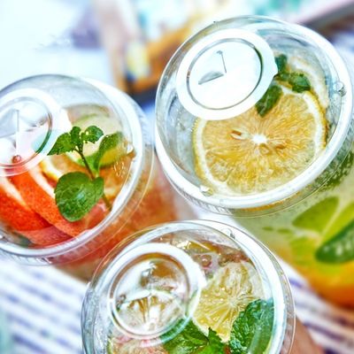 सभी प्रकार के कप ढक्कन के लिए कप ढक्कन बनाने की मशीन आपूर्तिकर्ता